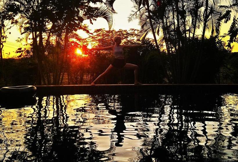 Bamboo Hideaway Resort 9