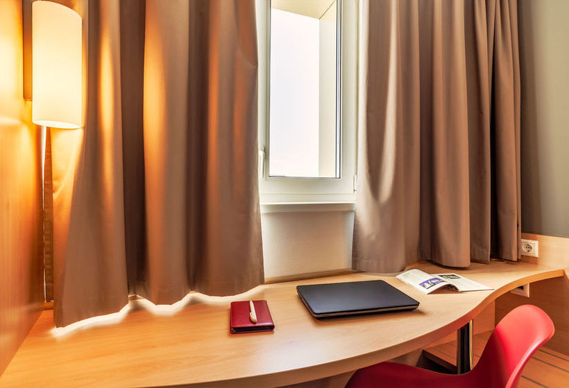 Hotel Ibis Krasnodar Center 12