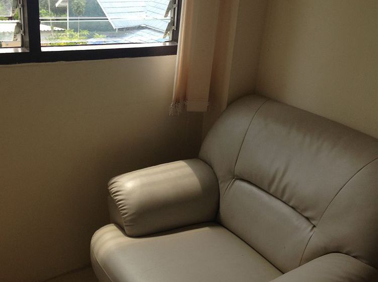 Let's Go Backpackers Hostel 10