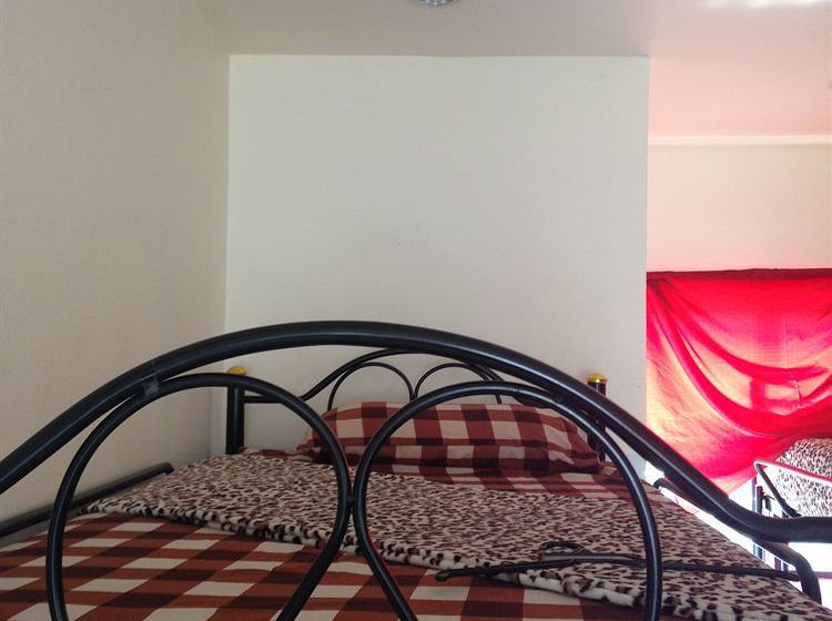 Let's Go Backpackers Hostel 5