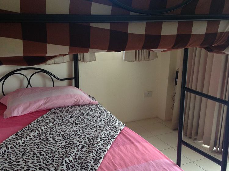 Let's Go Backpackers Hostel 7