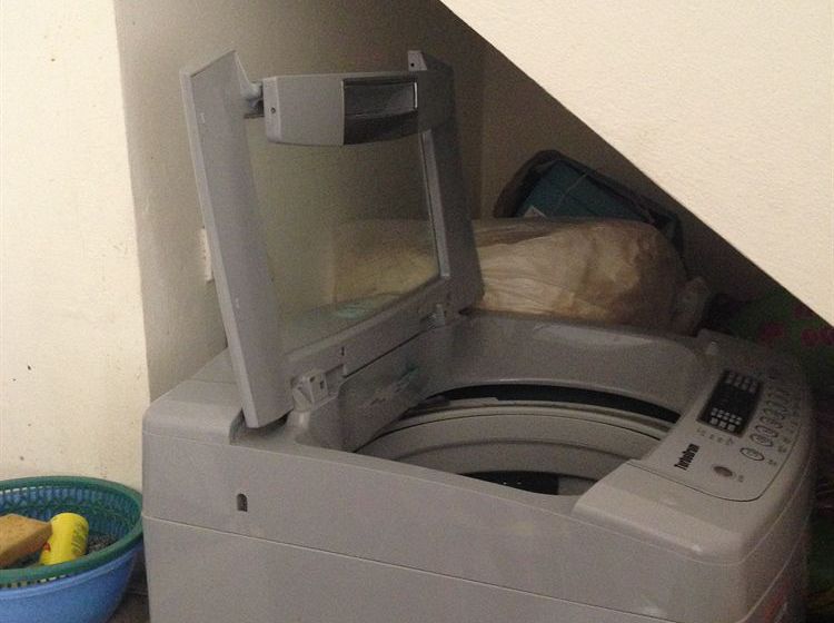 Let's Go Backpackers Hostel 8