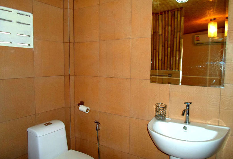 Hotel Tropical Footprints Surat Thani