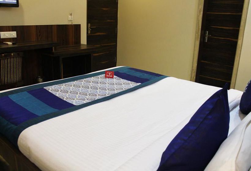 Hotel Oyo Rooms Station Road 12