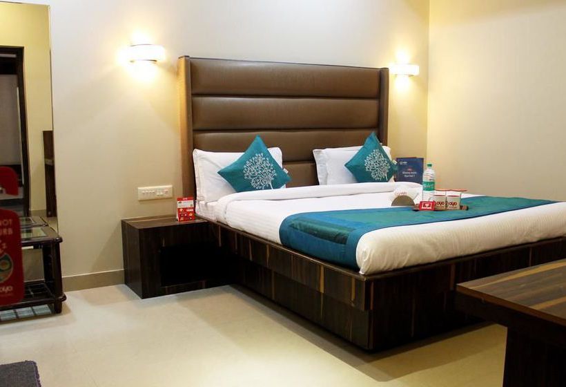 Hotel Oyo Rooms Station Road 13