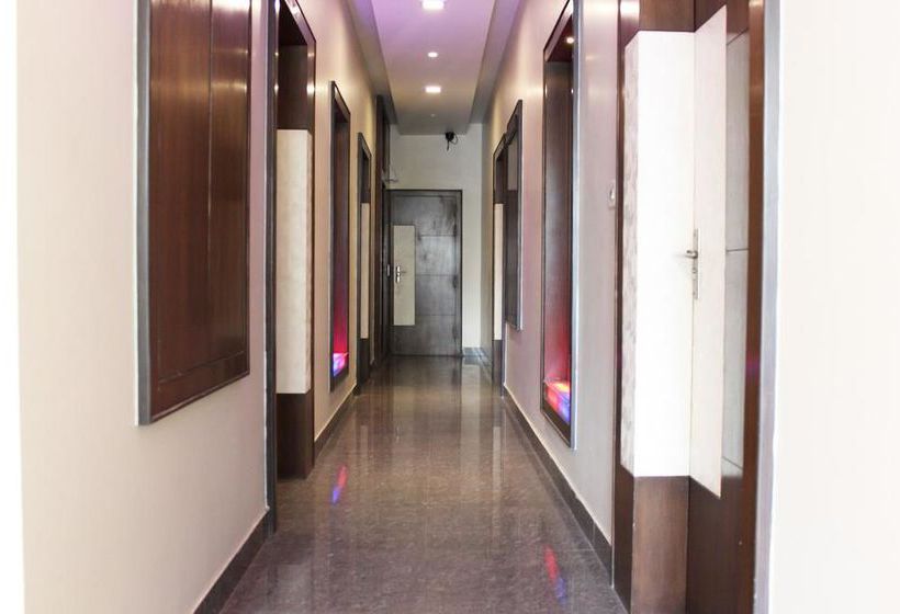 Hotel Oyo Rooms Station Road 17