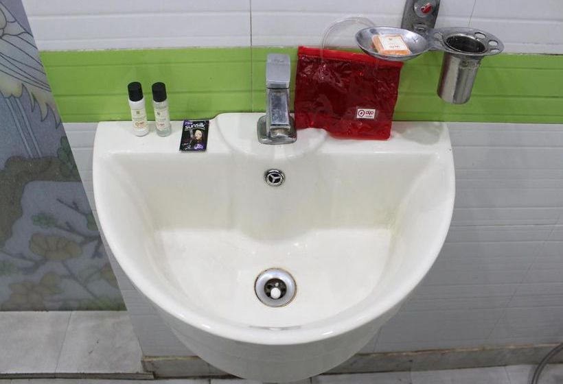 Hotel Oyo Rooms Near Railway Station Meerut 1