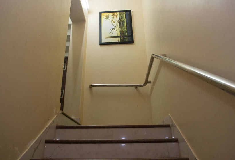 Hotel Oyo Rooms Infocity Road 12