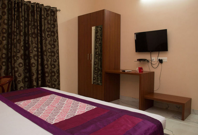 Hotel Oyo Rooms Infocity Road 5