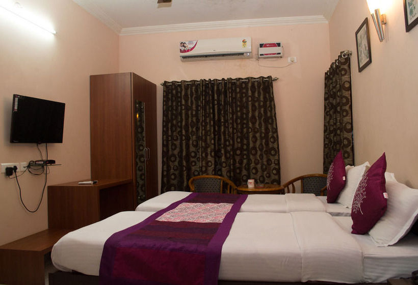 Hotel Oyo Rooms Infocity Road 8
