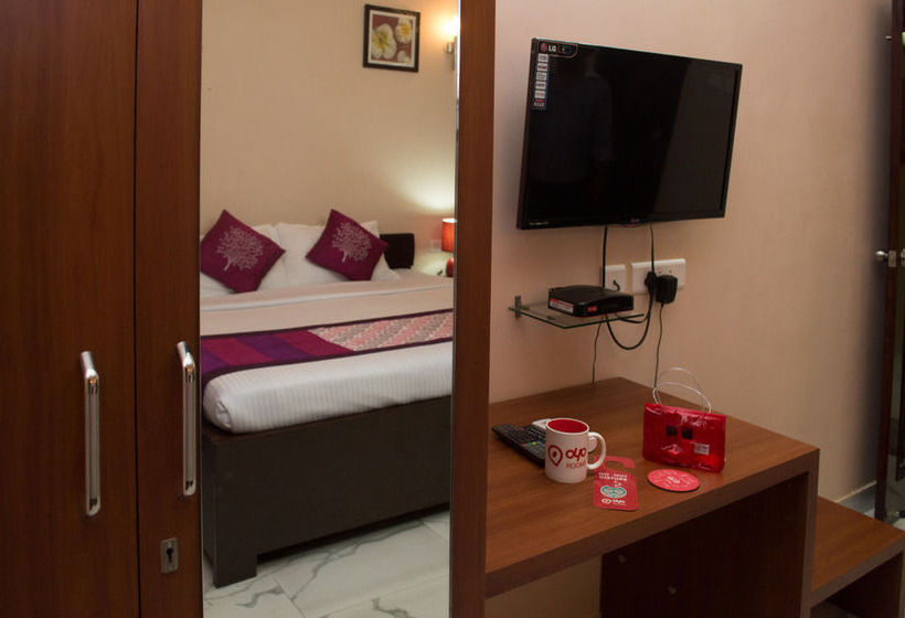 Hotel Oyo Rooms Infocity Road 9