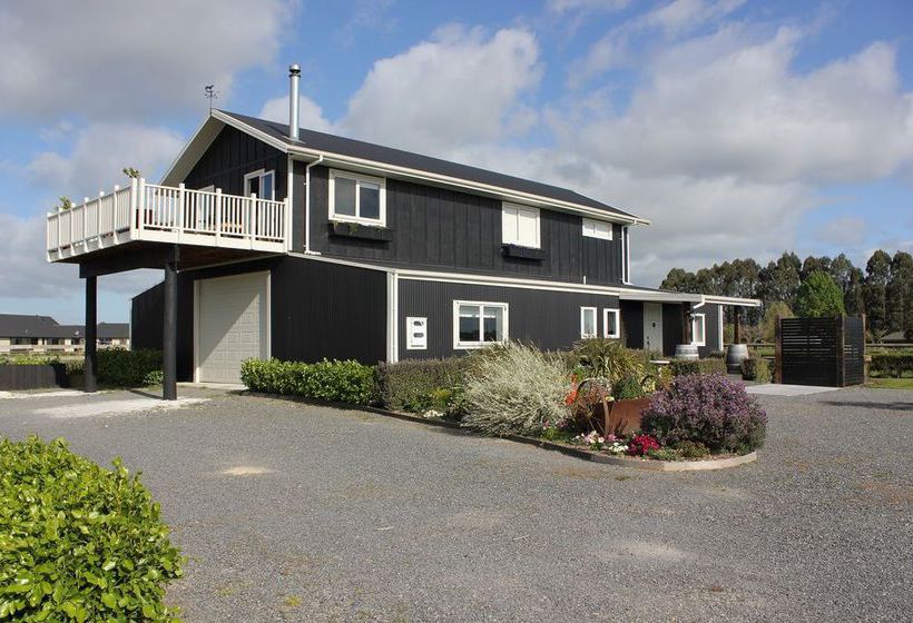 Prairies Grange Bed & Breakfast 1