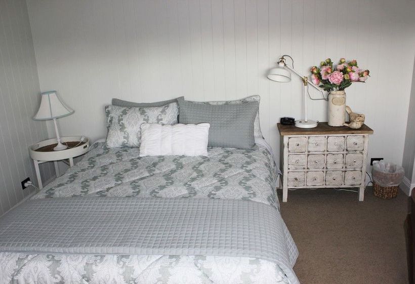 Prairies Grange Bed & Breakfast 10