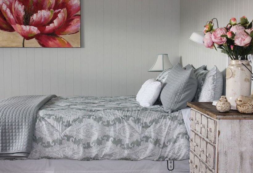 Prairies Grange Bed & Breakfast 11