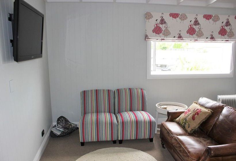 Prairies Grange Bed & Breakfast 13