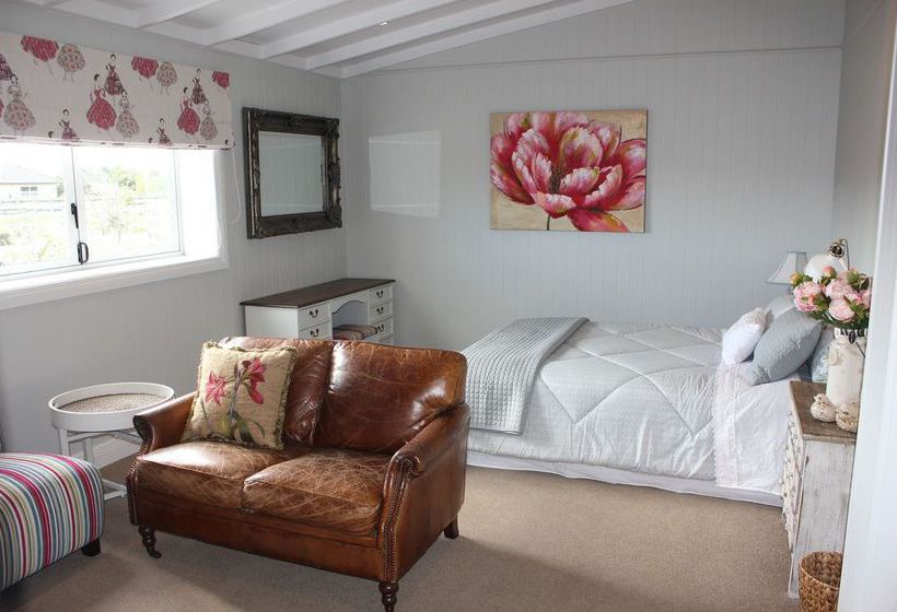 Prairies Grange Bed & Breakfast 2