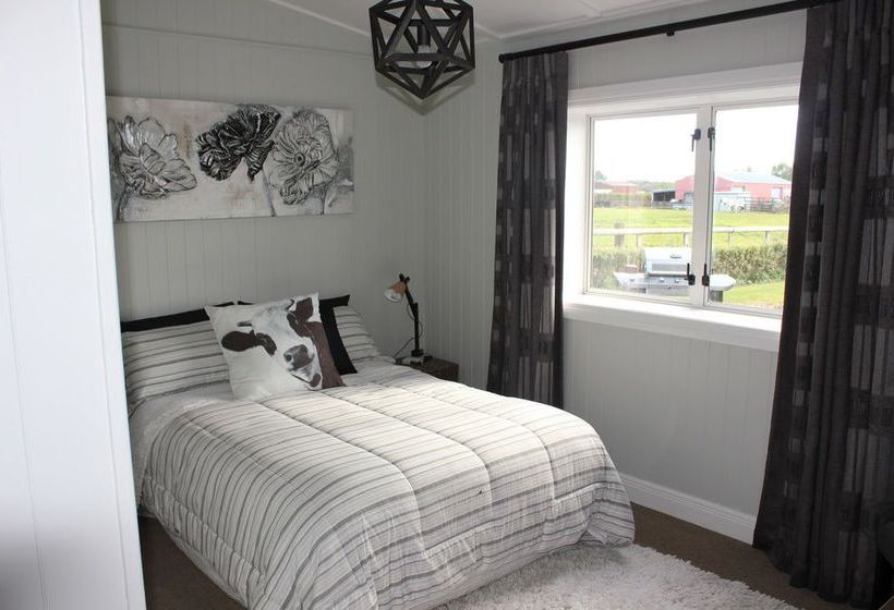 Prairies Grange Bed & Breakfast 3