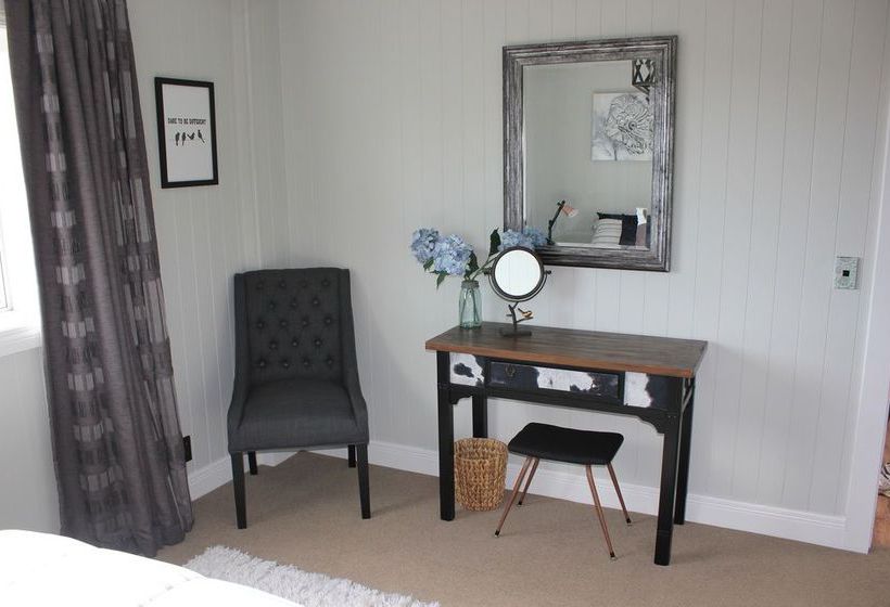 Prairies Grange Bed & Breakfast 5