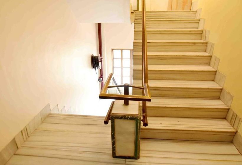 Hotel Oyo Rooms Near Chl Hospital Indore 12