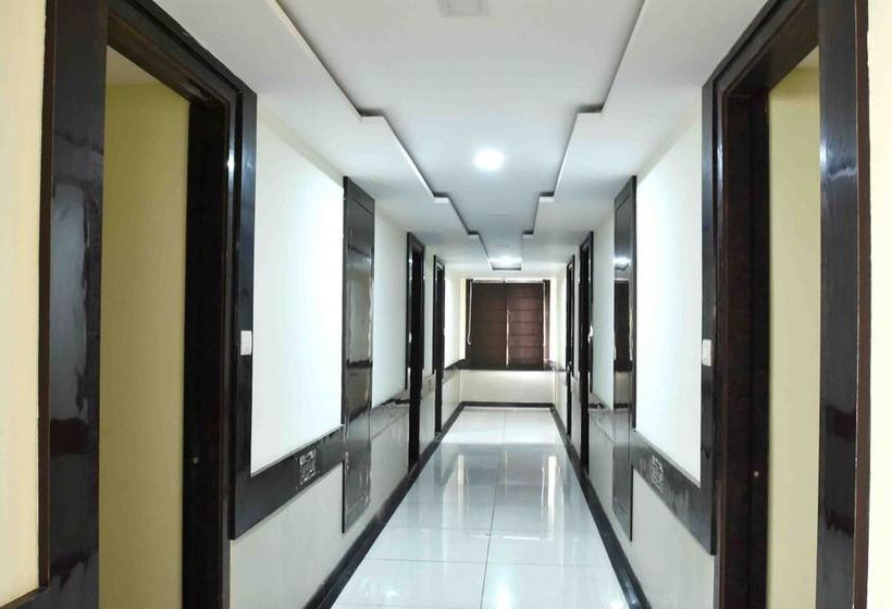 Hotel Oyo Rooms Near Meera Garden Indore 11
