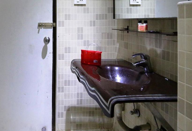 Hotel Oyo Rooms Benz Circle 11