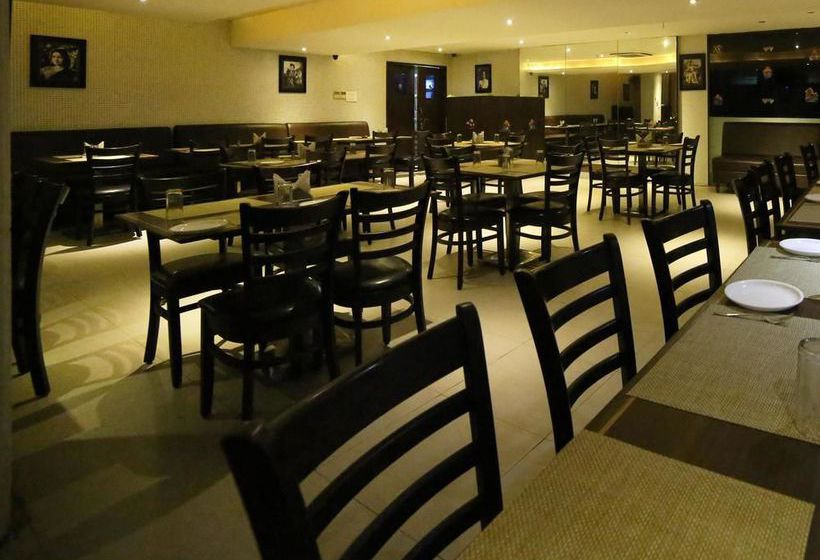 Hotel Oyo Rooms Benz Circle 12