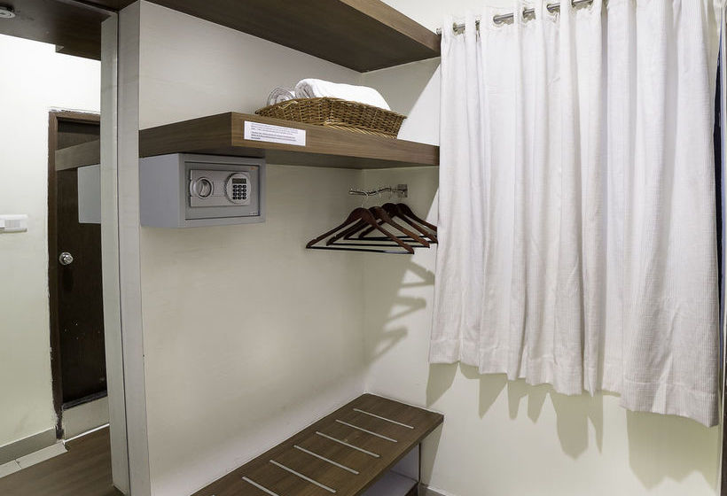 Hotel Treebo Gn International 10