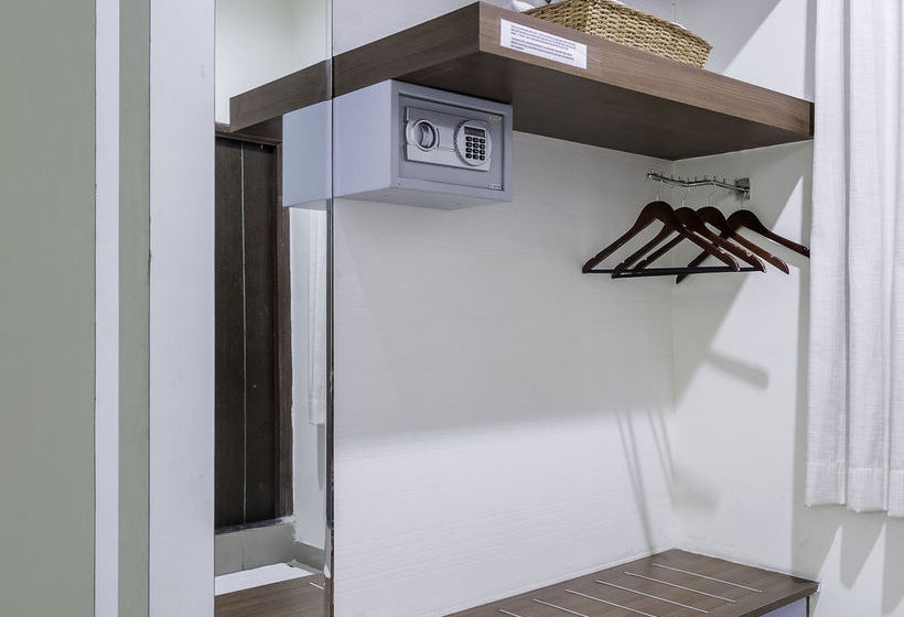 Hotel Treebo Gn International 9