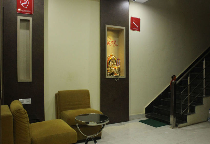 Hotel Oyo Rooms Old Station Road 11