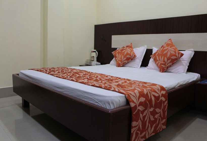Hotel Oyo Rooms Old Station Road 3