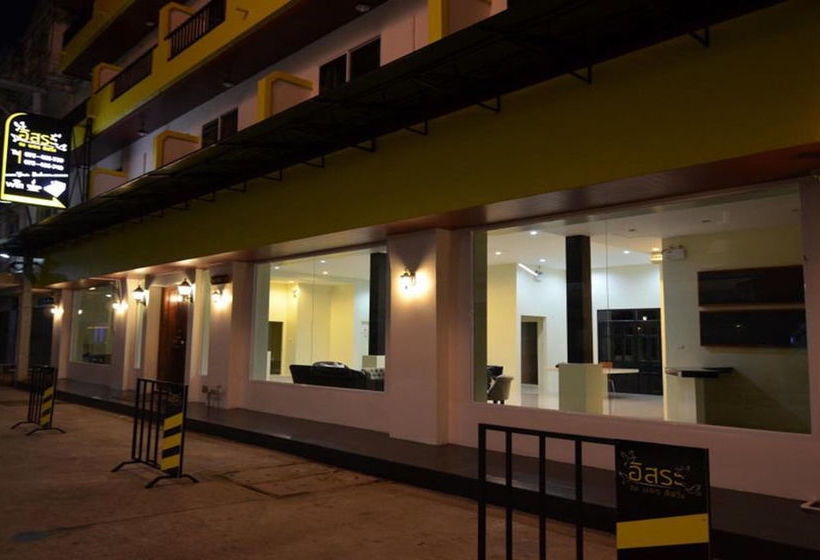 Hotel Issara Na Nakhon Living 16