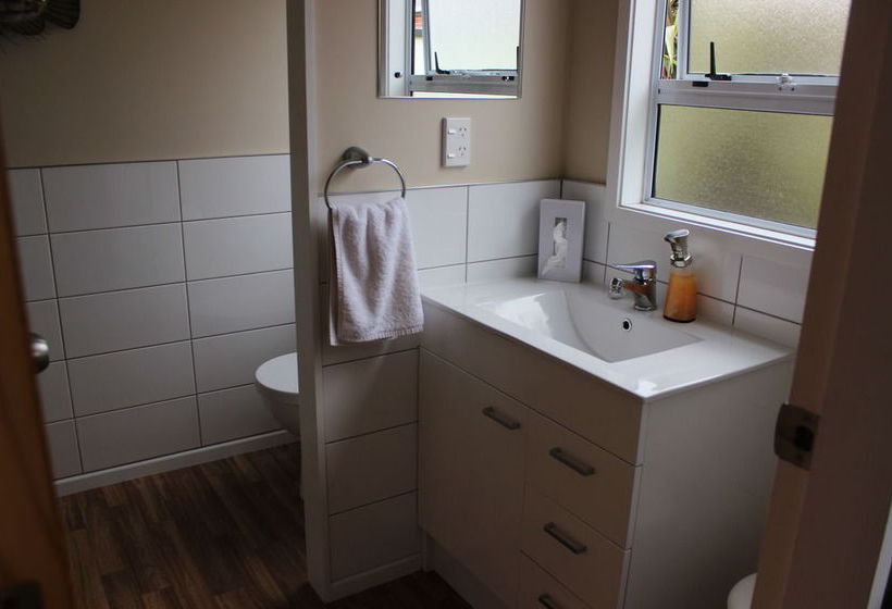 Green Gables Motel 8