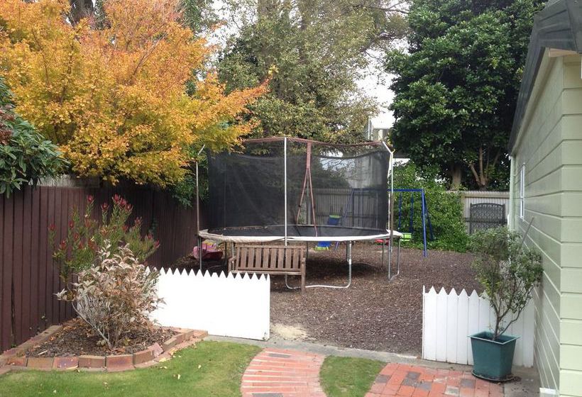 Green Gables Motel 9