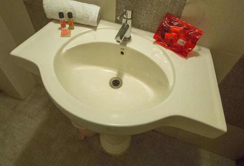 Hotel Oyo Rooms P Road 1