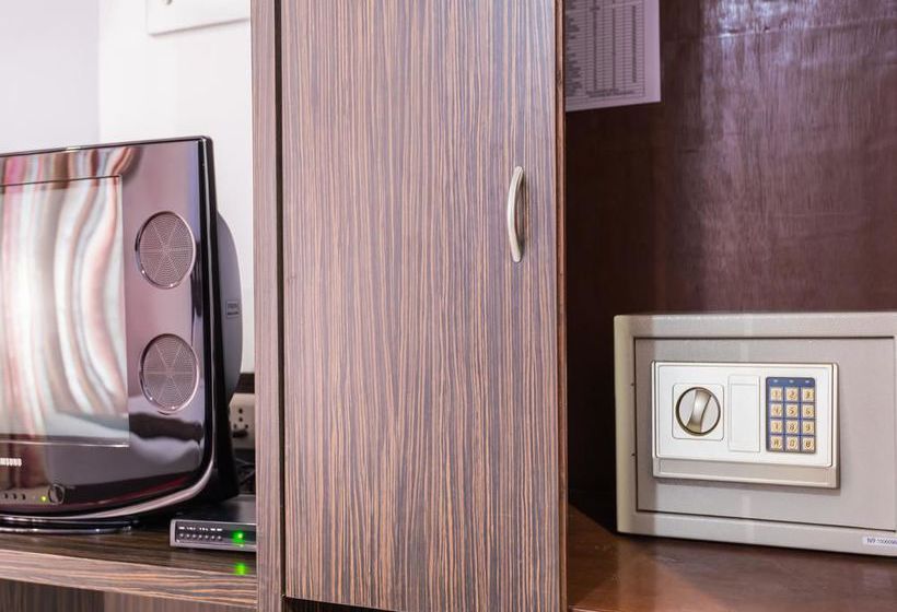 Hotel Oyo Premium Mumbai International Airport 3 18