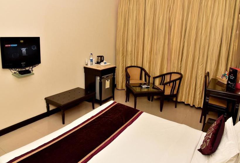 Hotel Oyo Premium Sector 43 B 12