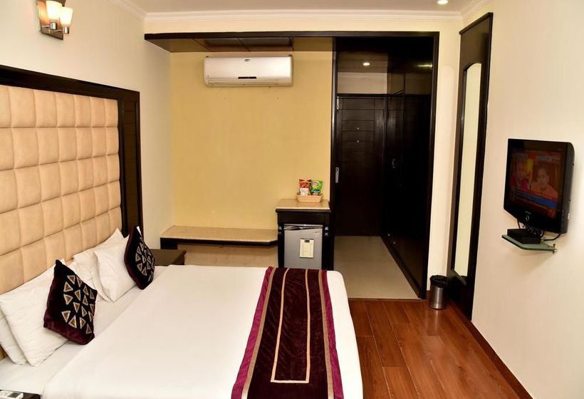 Hotel Oyo Premium Sector 43 B 15