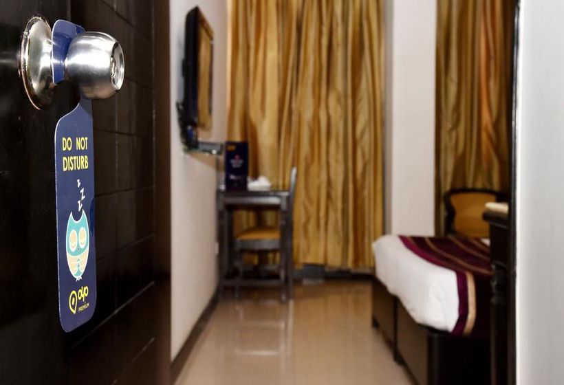 Hotel Oyo Premium Sector 43 B 17