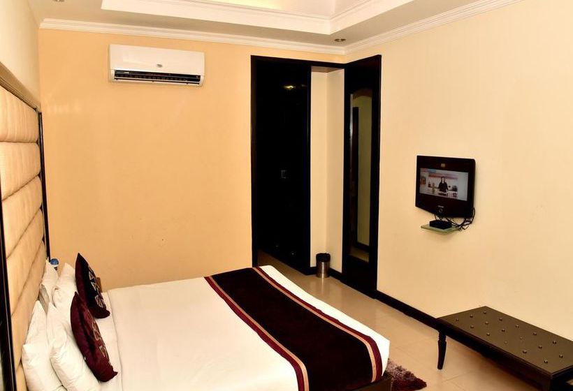 Hotel Oyo Premium Sector 43 B 19