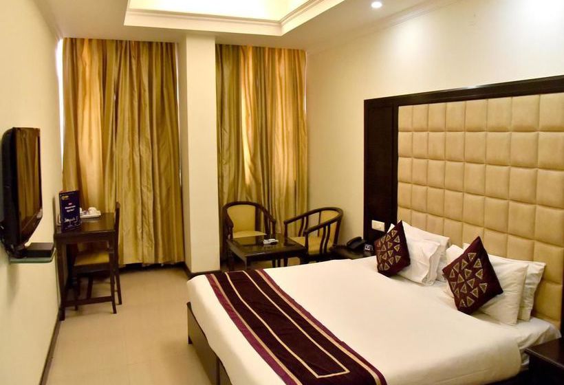 Hotel Oyo Premium Sector 43 B 6