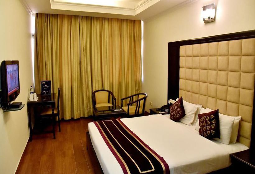 Hotel Oyo Premium Sector 43 B 7