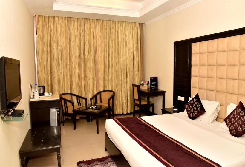 Hotel Oyo Premium Sector 43 B 9