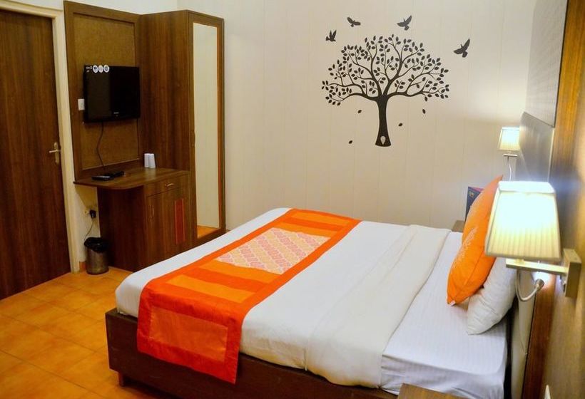 Hotel Oyo Premium Mall Road Cantt 12