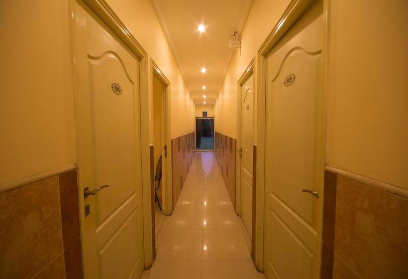 Hotel Oyo Premium Mall Road Cantt 8