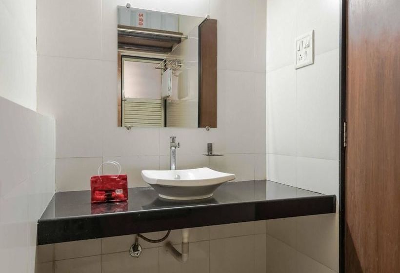 Oyo Apartments Bandra East 18