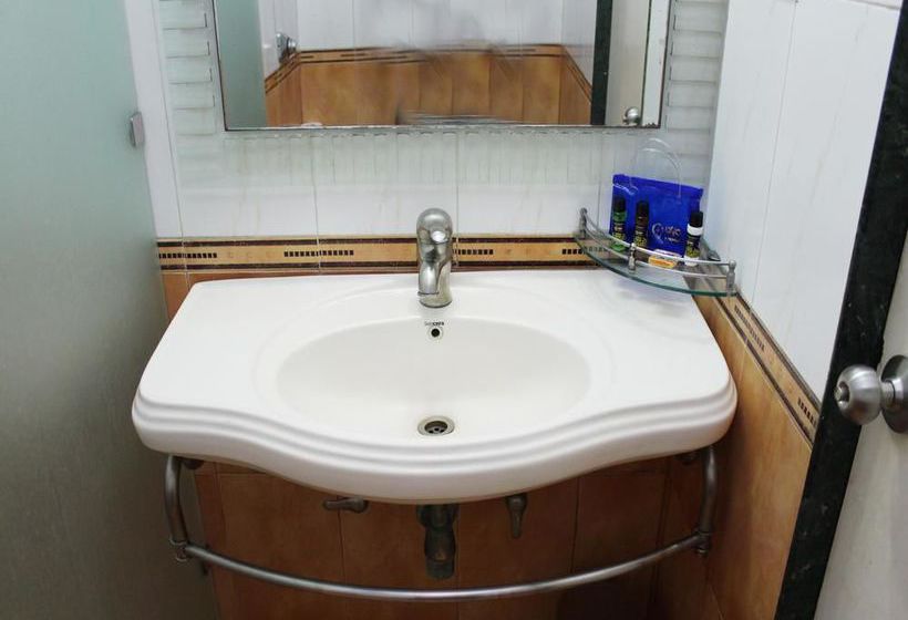 Hotel Oyo Premium Masani Road 12