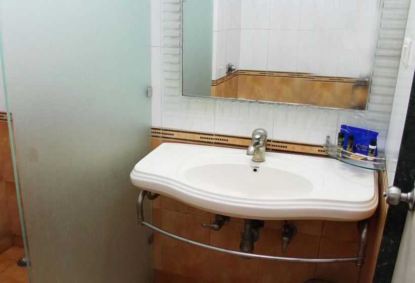 Hotel Oyo Premium Masani Road 15