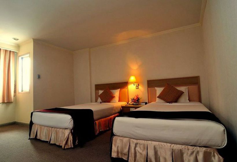 Hotel The Airport 10