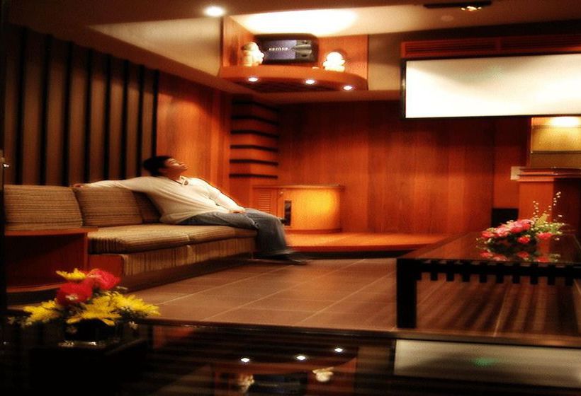 Hotel The Airport 12