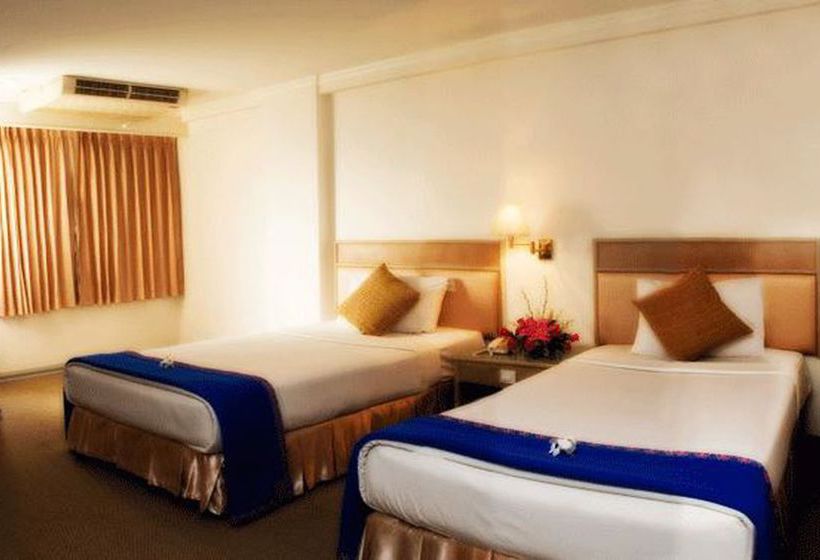 Hotel The Airport 13